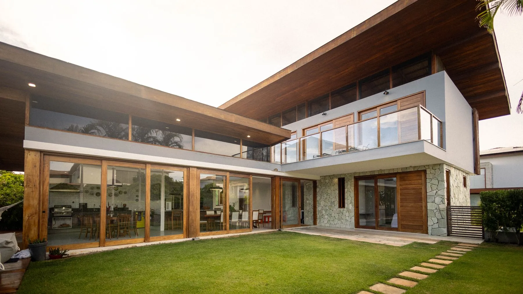 A single-storey modern house with a courtyard lawn
